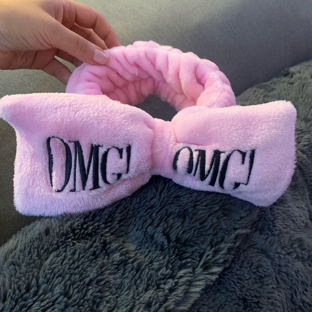 Plush Spa Headband Hair bow in Dust Pink. Brand new!